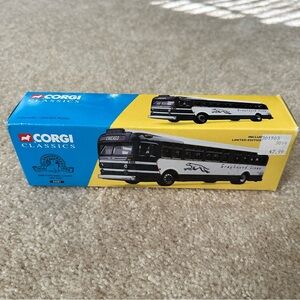 Corgi Classics Greyhound Lines Bus GM 4509 #54101 NIB